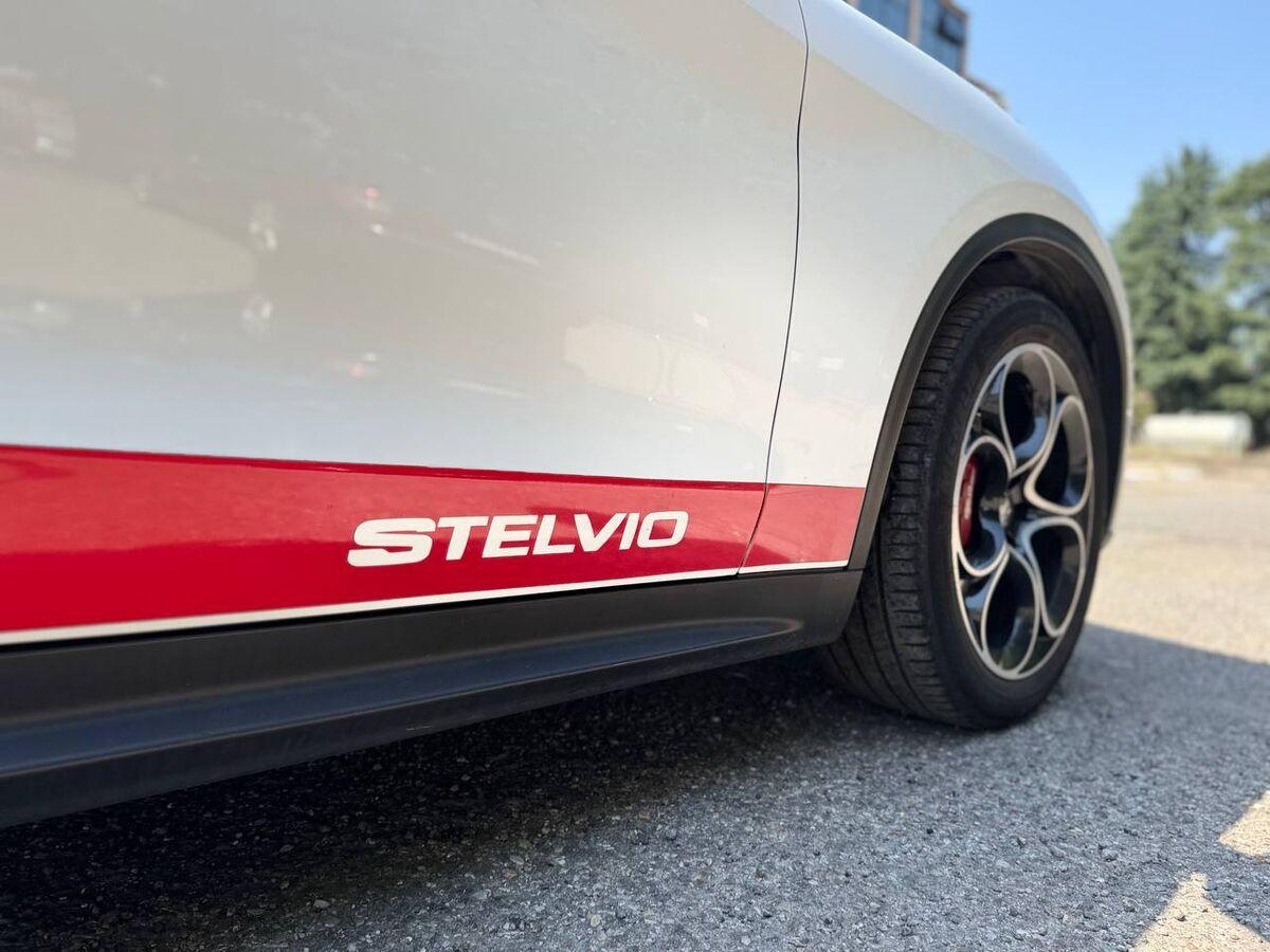 Alfa Romeo Stelvio 2.2 t Business rwd 160cv auto