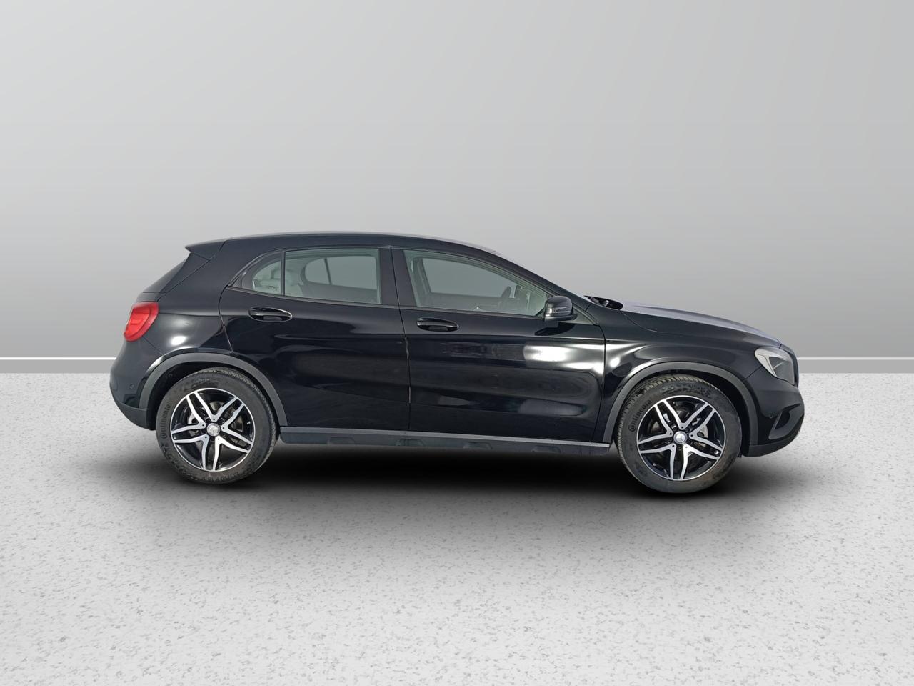 Mercedes-Benz GLA-X156 2014 - GLA 180 d (cdi) Executive