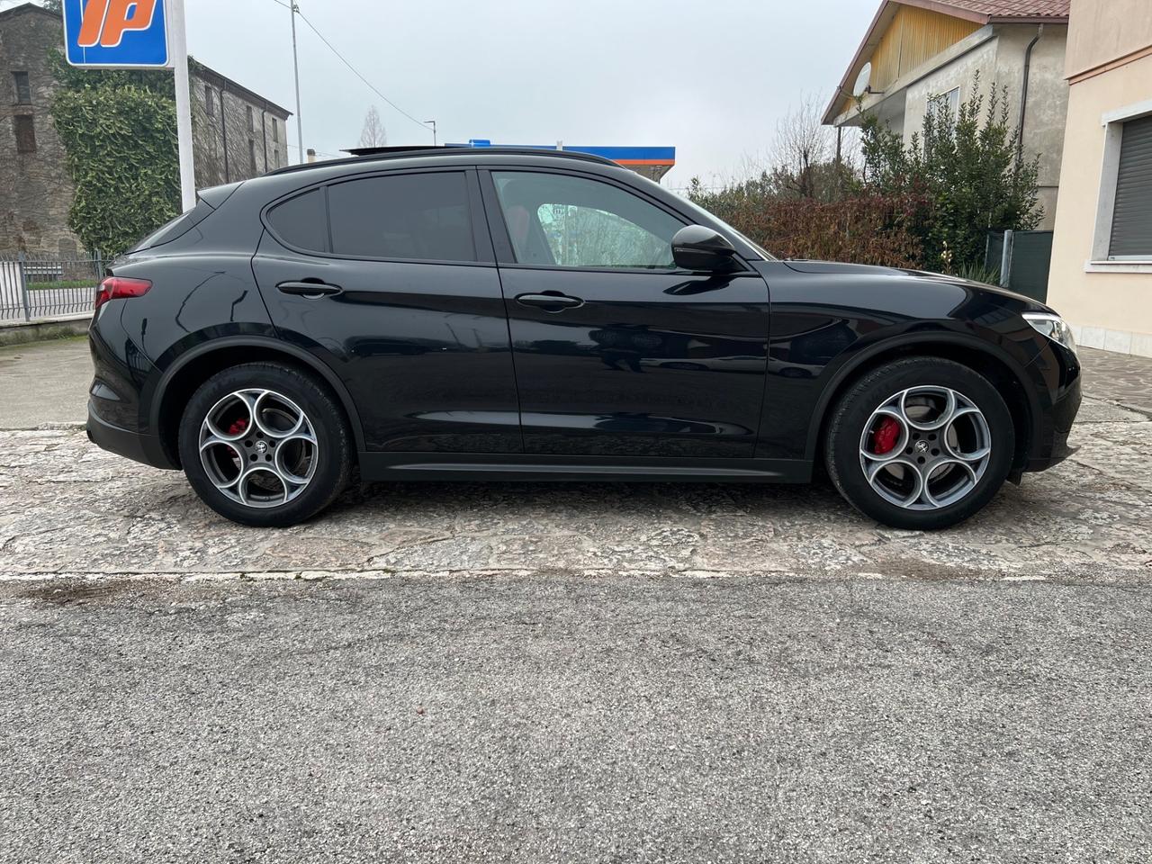 Alfa Romeo Stelvio 2.2 Turbodiesel 160 CV AT8 RWD Tetto Apribile, Pelle rossa Sport-Tech