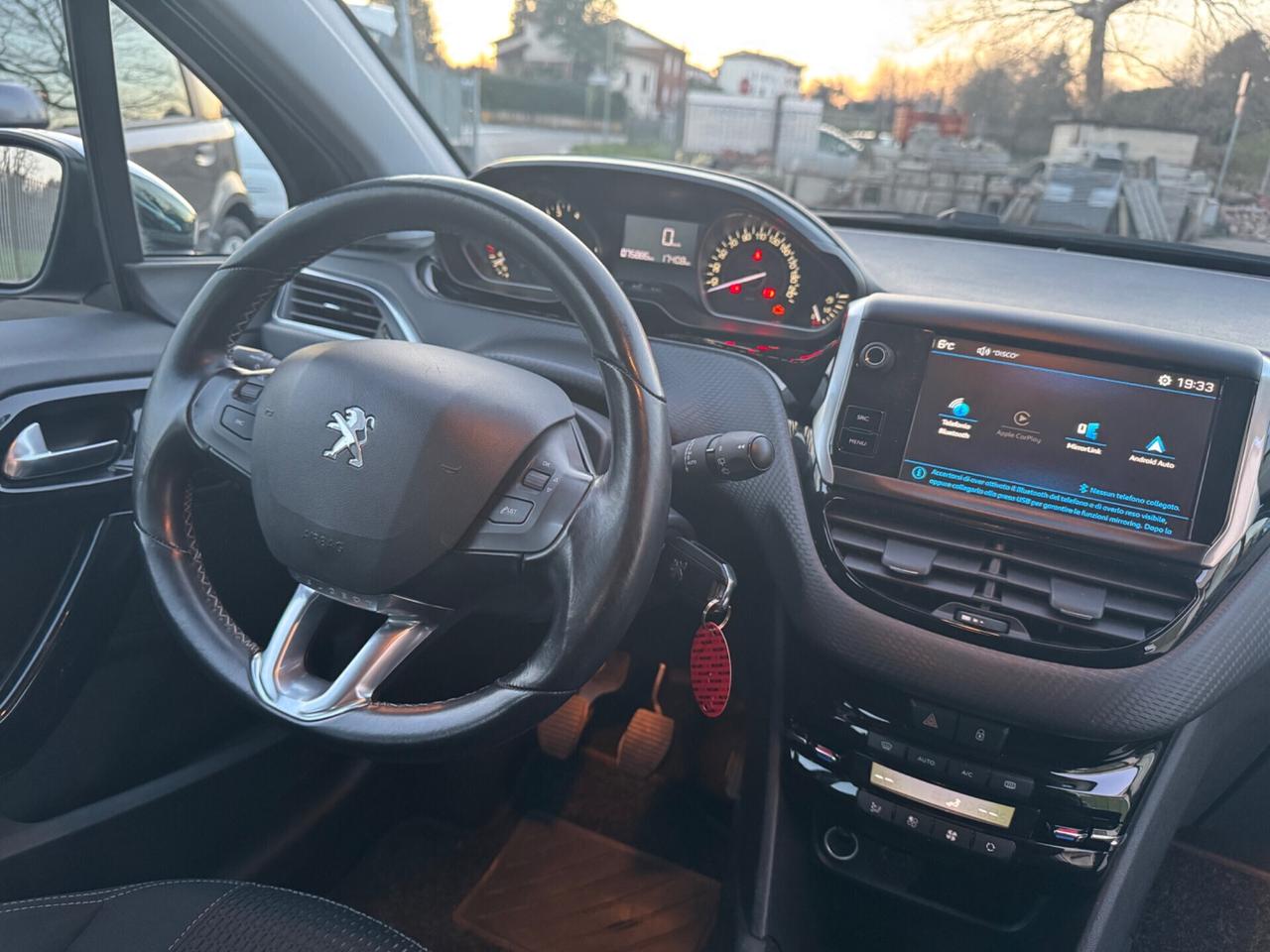 Peugeot 208 PureTech 82 5 porte Allure