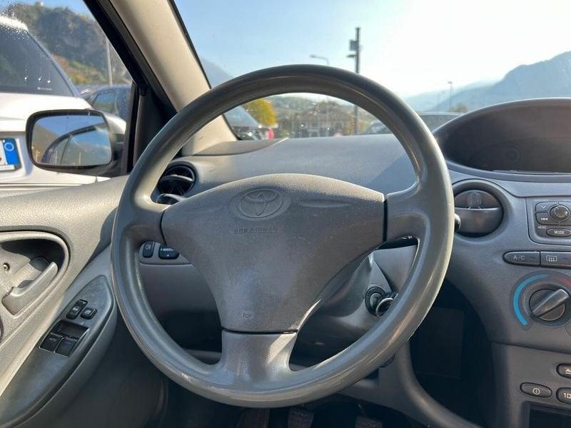 Toyota Yaris 1.0i 16V cat 5 porte Sol