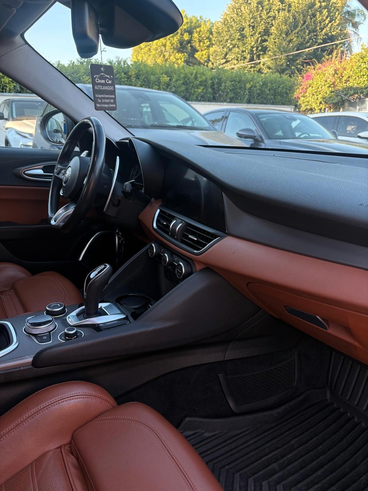 Alfa Romeo Giulia 2.2 Turbodiesel 210 CV AT8 AWD Q4 Veloce