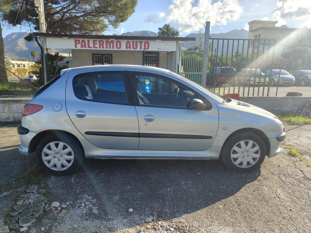 Peugeot 206 1.4 16V 5p. XT NEOPATENTATI
