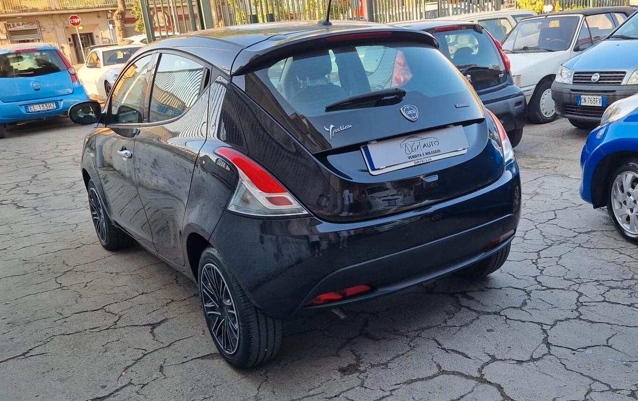Lancia Ypsilon 1.0 FireFly 5 porte S&S Hybrid Gold