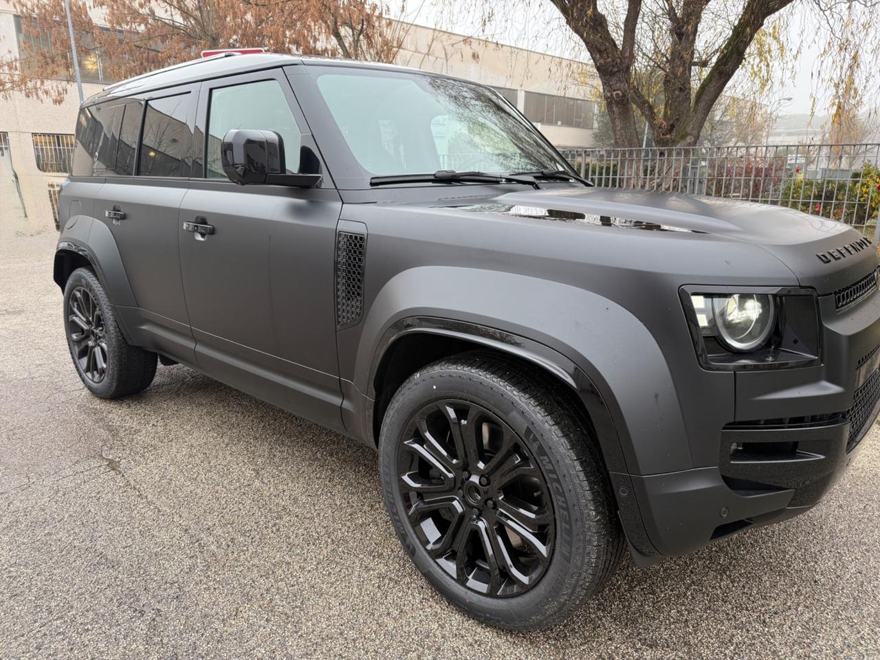 Land Rover Defender 110 4.4 V8 635 CV AWD Auto OCTA Black