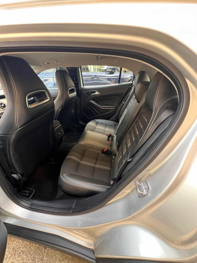 MERCEDES-BENZ GLA 180 Premium