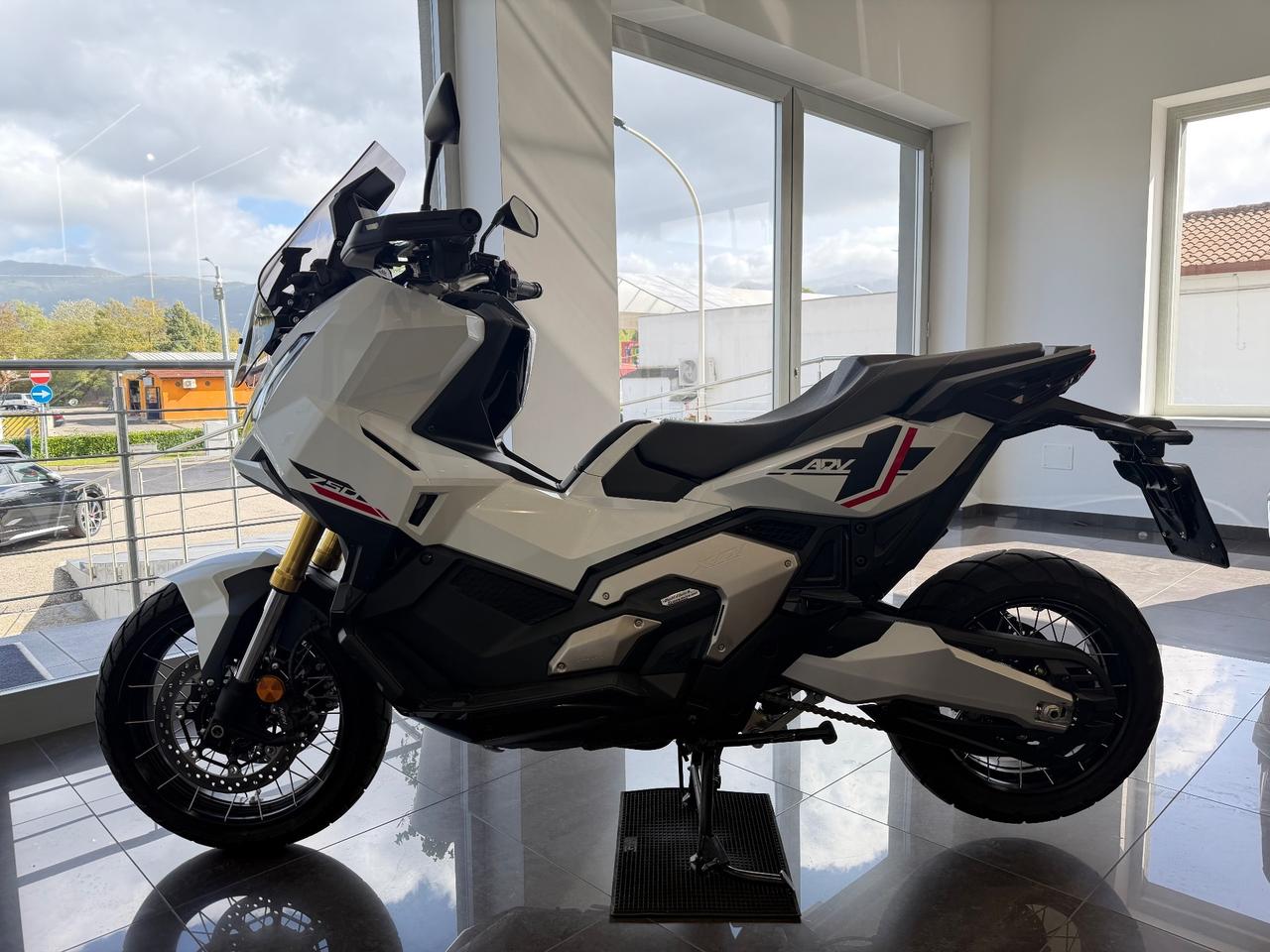Honda X-ADV 750 advenure garanzia casa madre