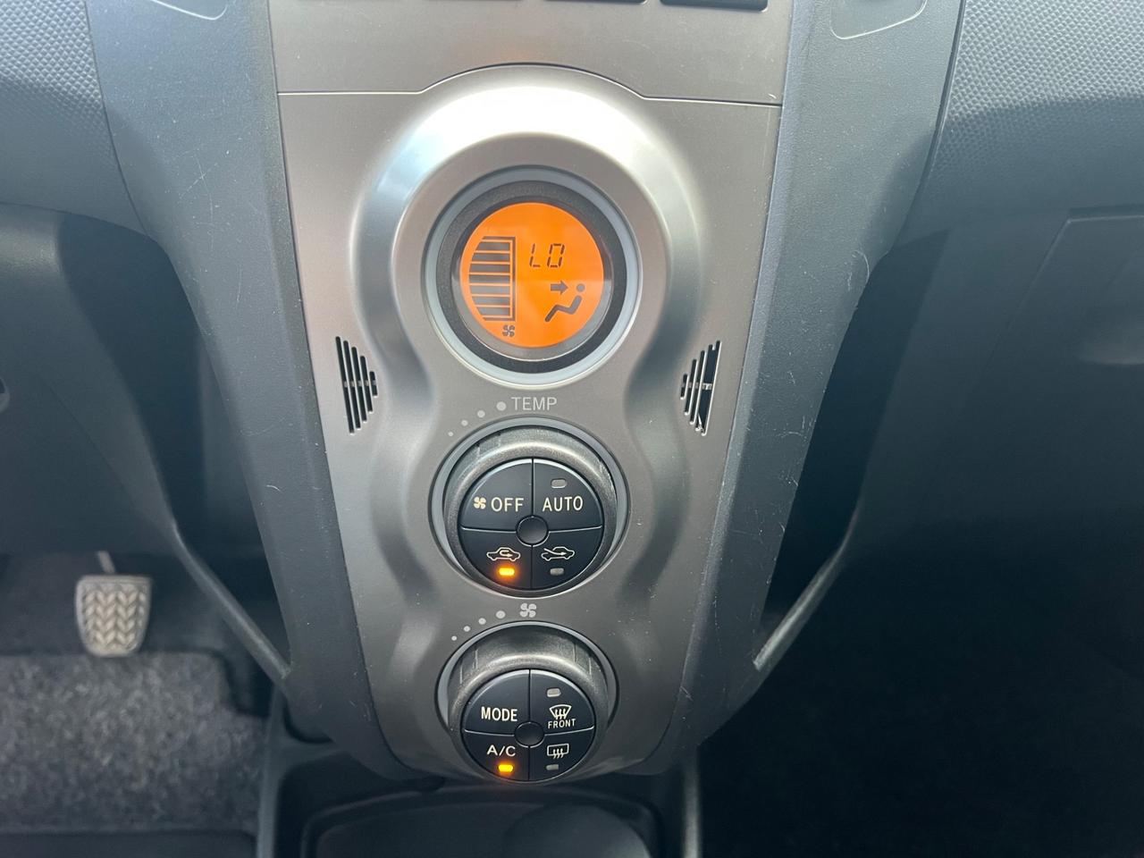 Toyota Yaris 1.0 5 porte