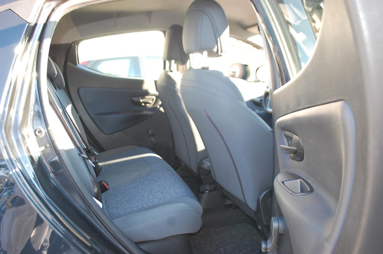 Lancia Ypsilon 1.0 firefly hybrid 70CV Gold Plus S&S Uff Italy