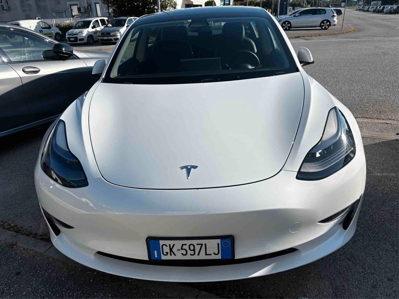 Tesla Model 3 Long Range AWD Performance Summon