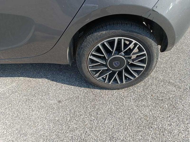 Lancia Ypsilon New 5 porte My24 1.0 Firefly 70 CvStart&Stop Hybrid Oro