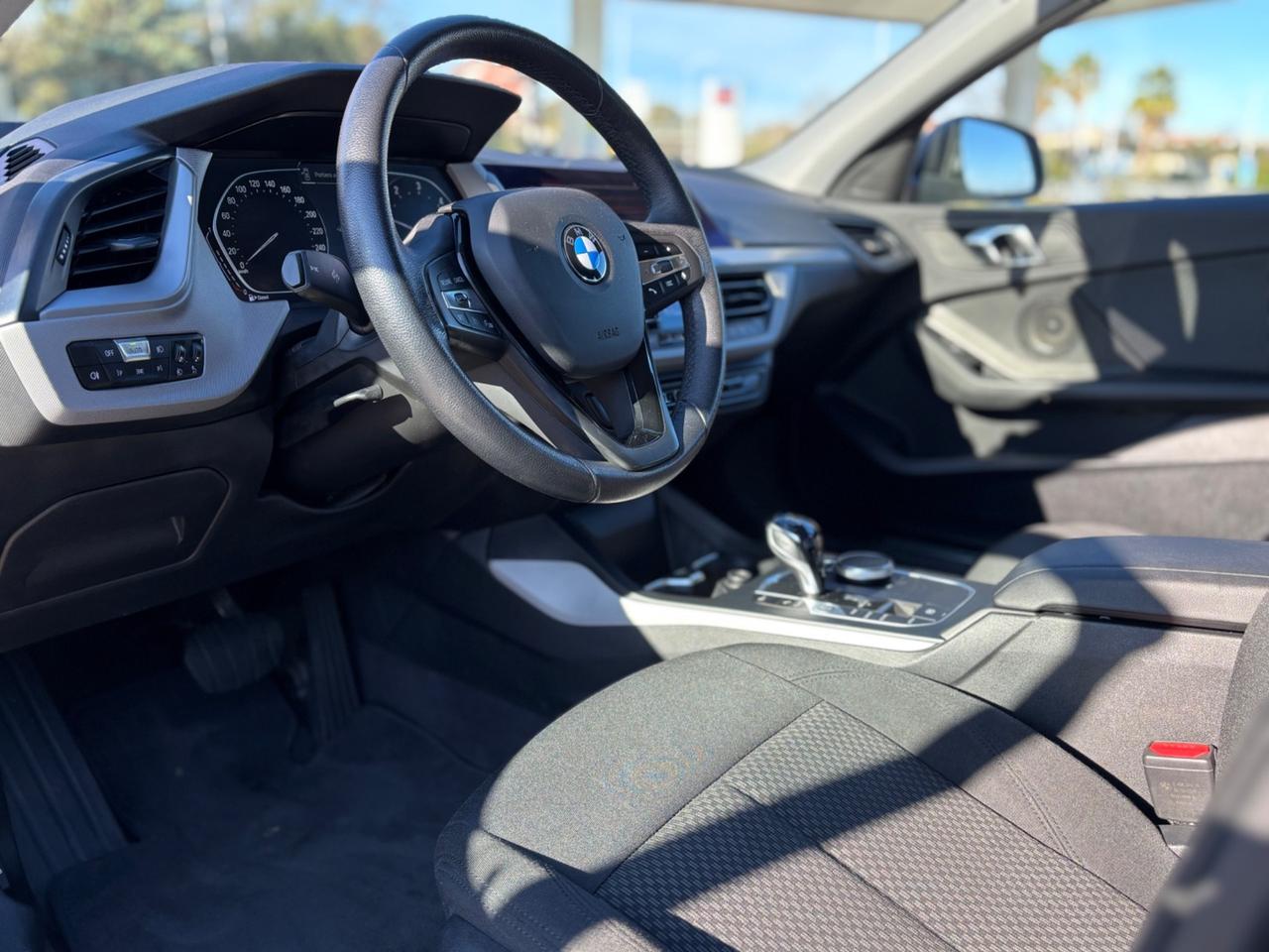 Bmw 116 116d 5p. Business Advantage