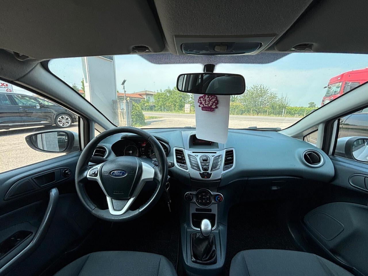 Ford Fiesta 1.2 benzina Neopatentati