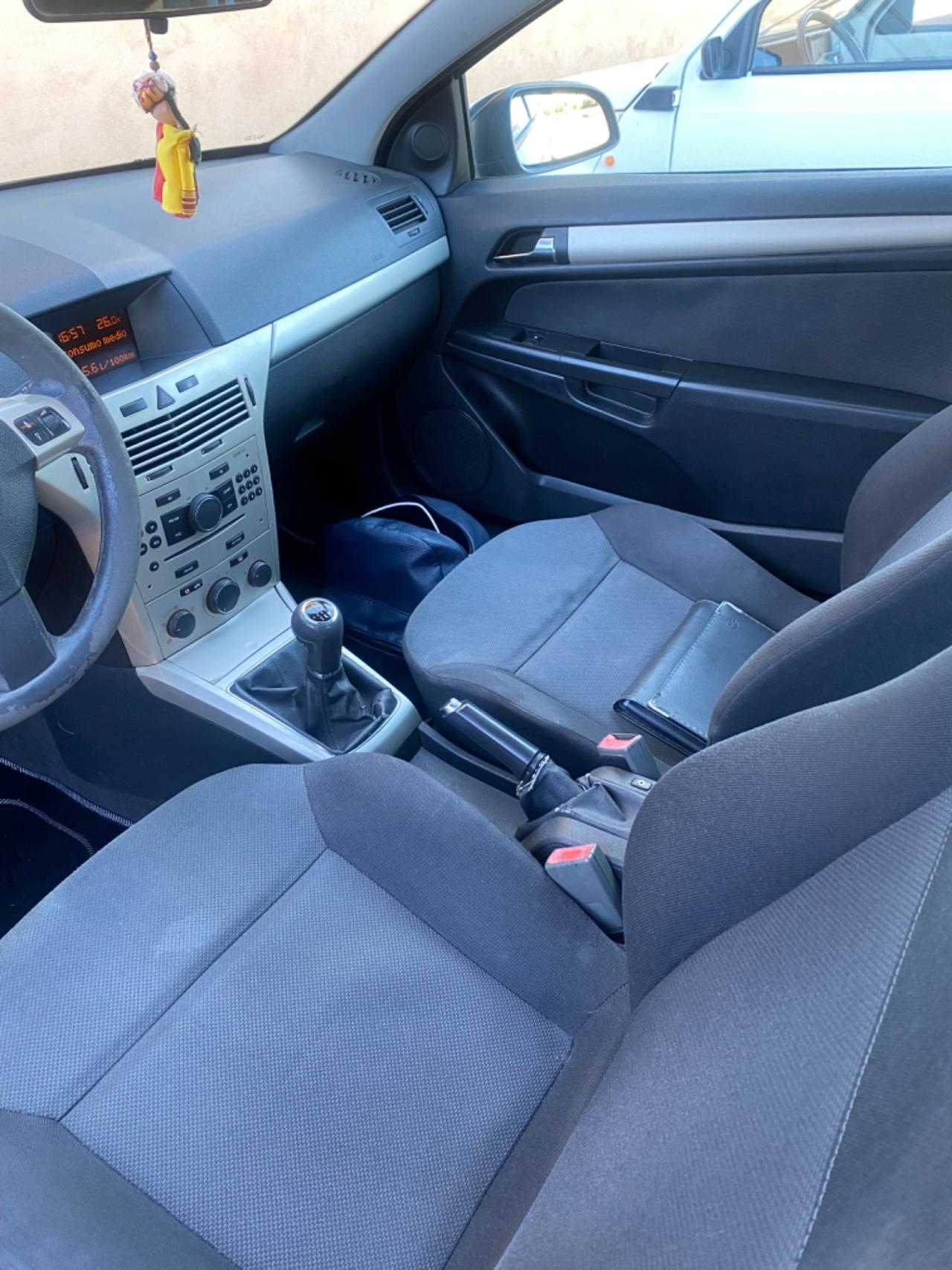 Opel Astra GTC 1.7 CDTI 110CV 3 porte Cosmo