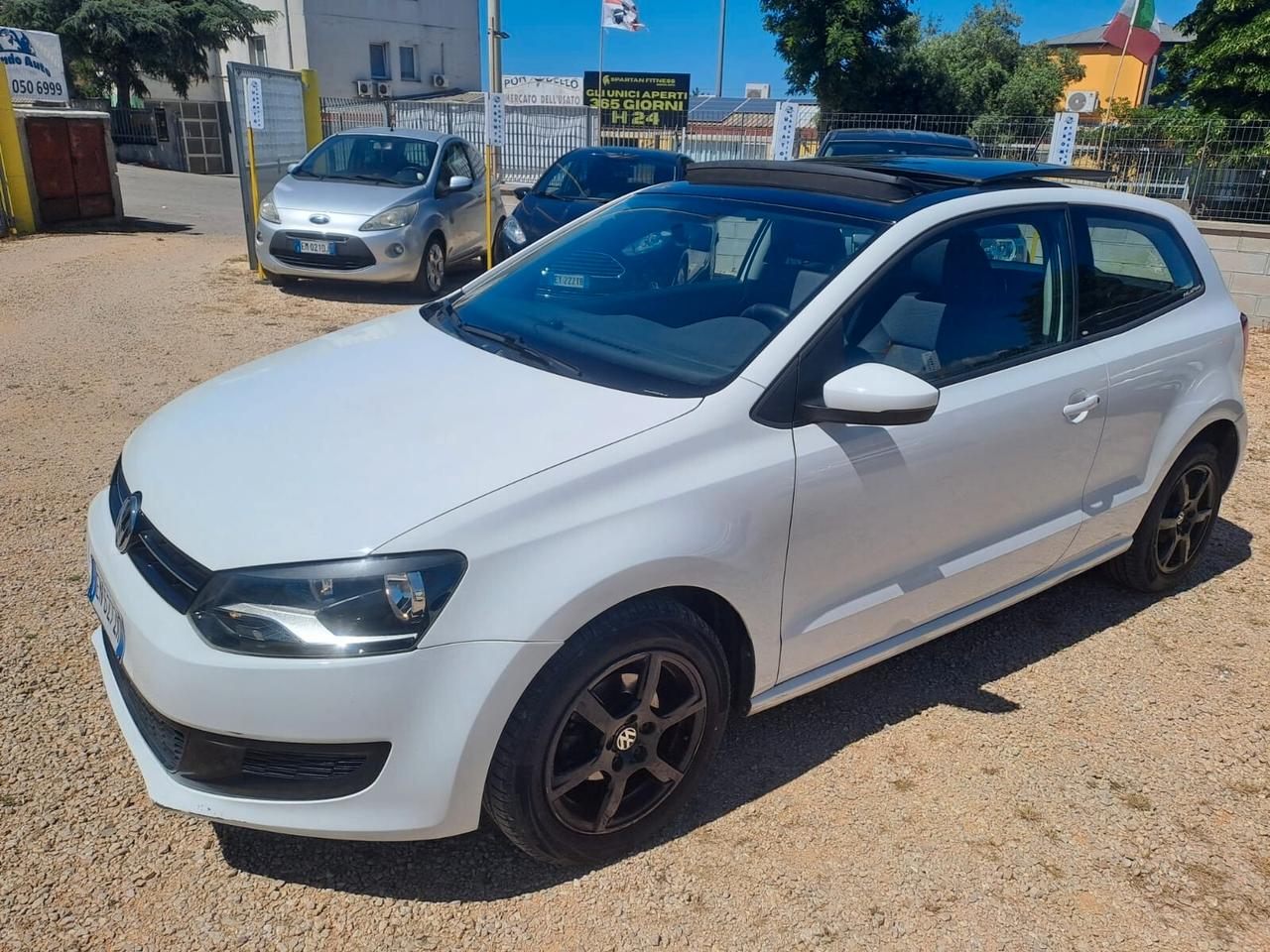 VOLKSWAGEN POLO