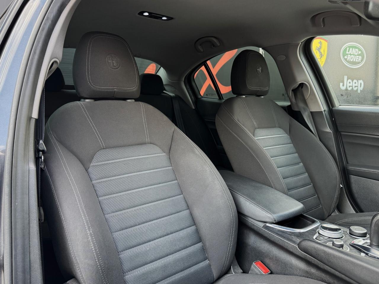 Alfa Romeo Giulia 2.2 T Business 136CV AT8 LED CAR PLAY