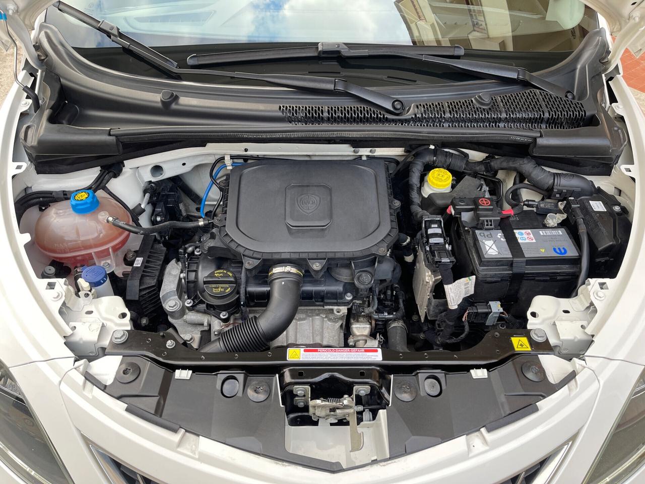 Lancia Ypsilon 1.0 FireFly 5 porte Hybrid Ecochic Silver 2022