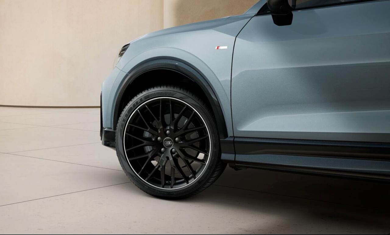 AUDI Q2 Q2 35 TFSI S tronic Identity Black