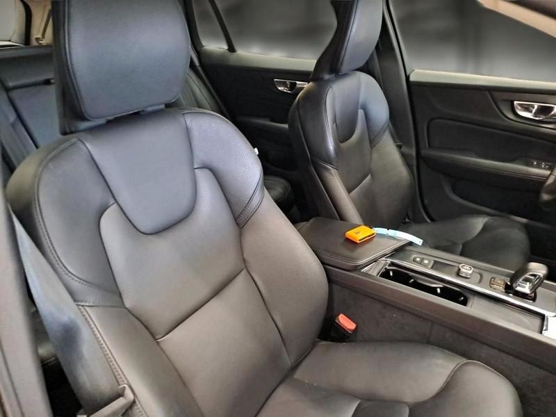 VOLVO V60 B4 D AUTOM. ESSENTIAL STATION WAGON