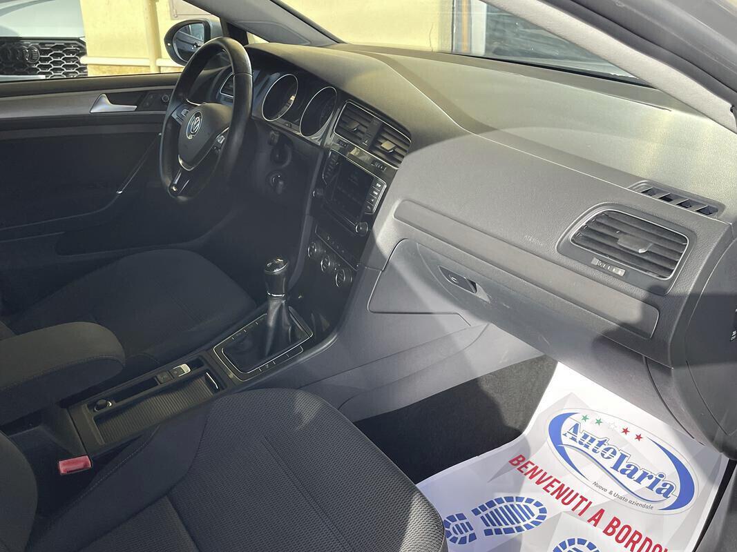 Volkswagen Golf 1.6 TDI 110 CV 5p. Comfortline BlueMotion Technology Cerchi lega da 17 – sensori park anteriore e posteriore – vetri privacy-clima bi/zona