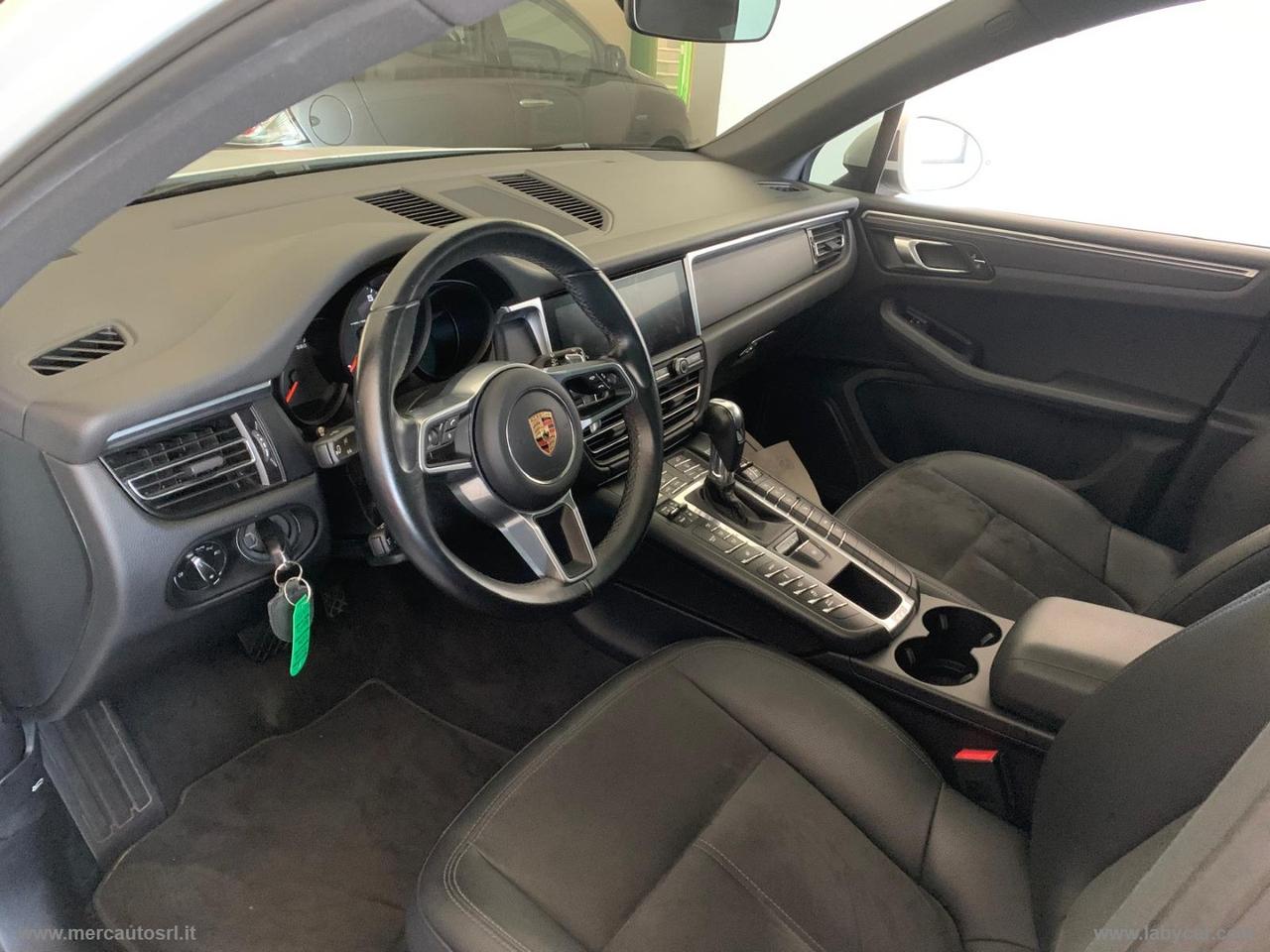 PORSCHE Macan 2.0