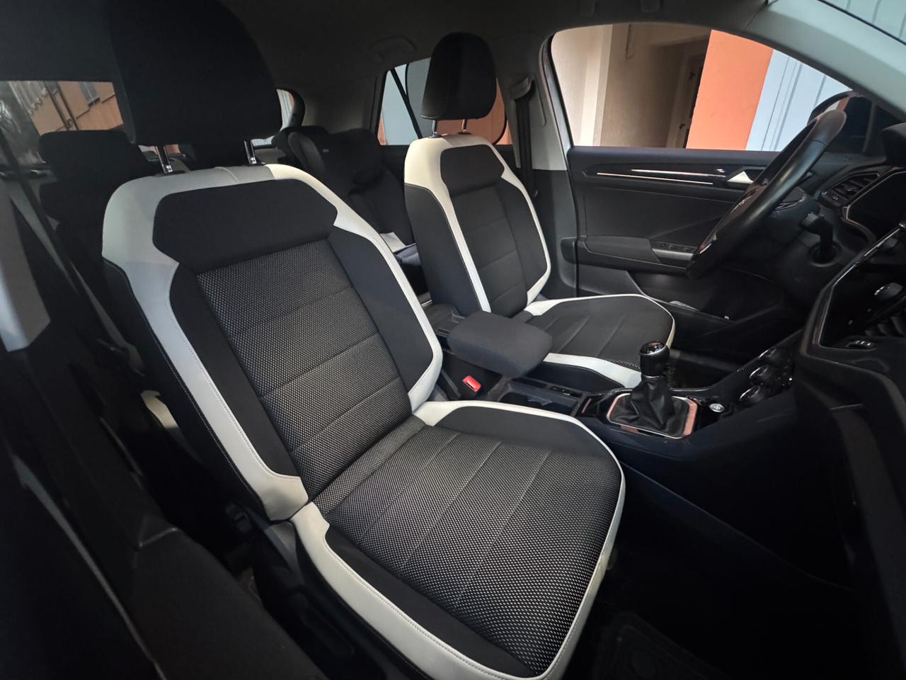 Volkswagen T-Roc 1.6 TDI ADVANCED