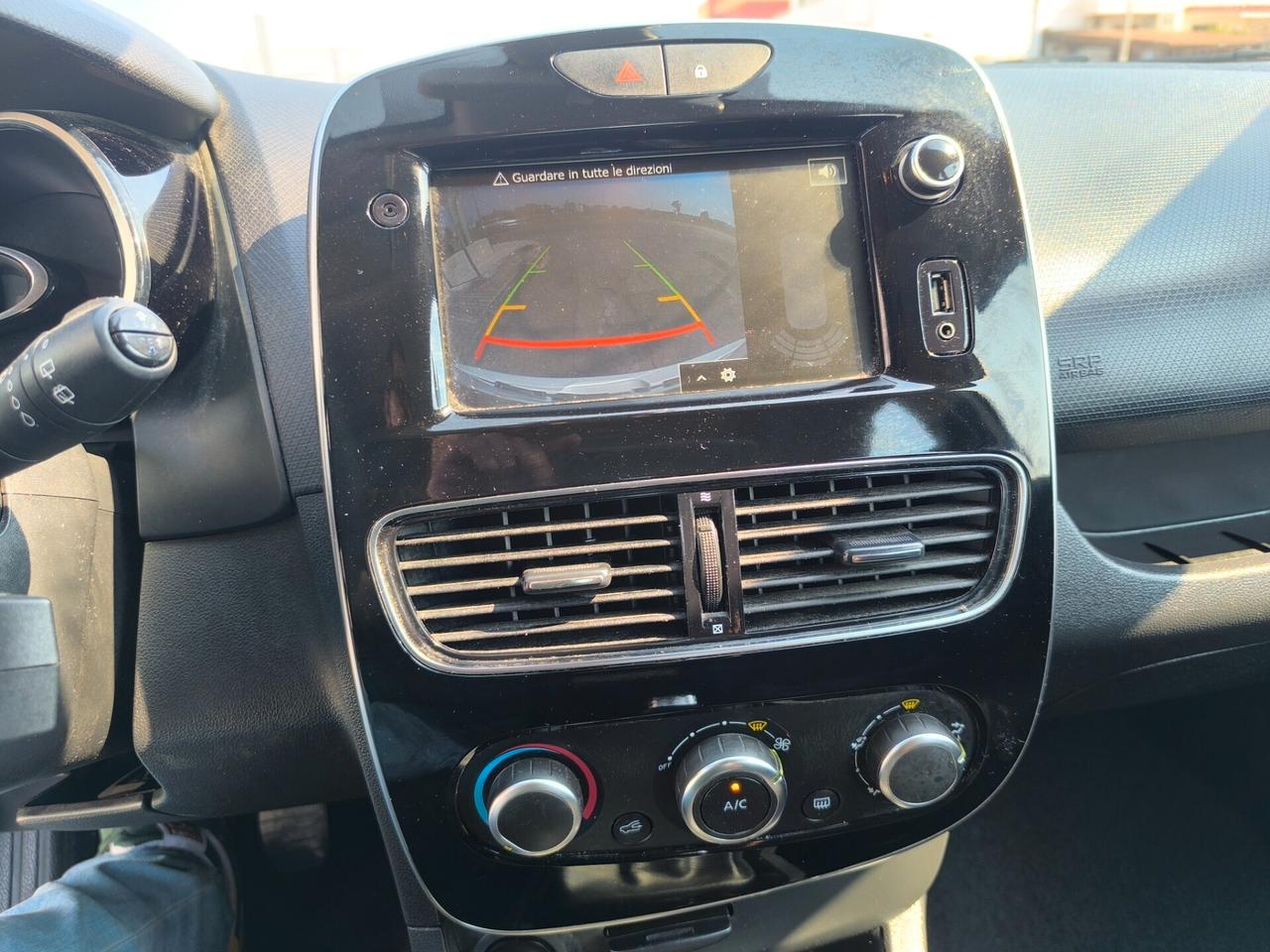 RENAULT CLIO MOSCHINO 1.5 HDI 75cv LED/NAVI/SES.POST/RETROCA