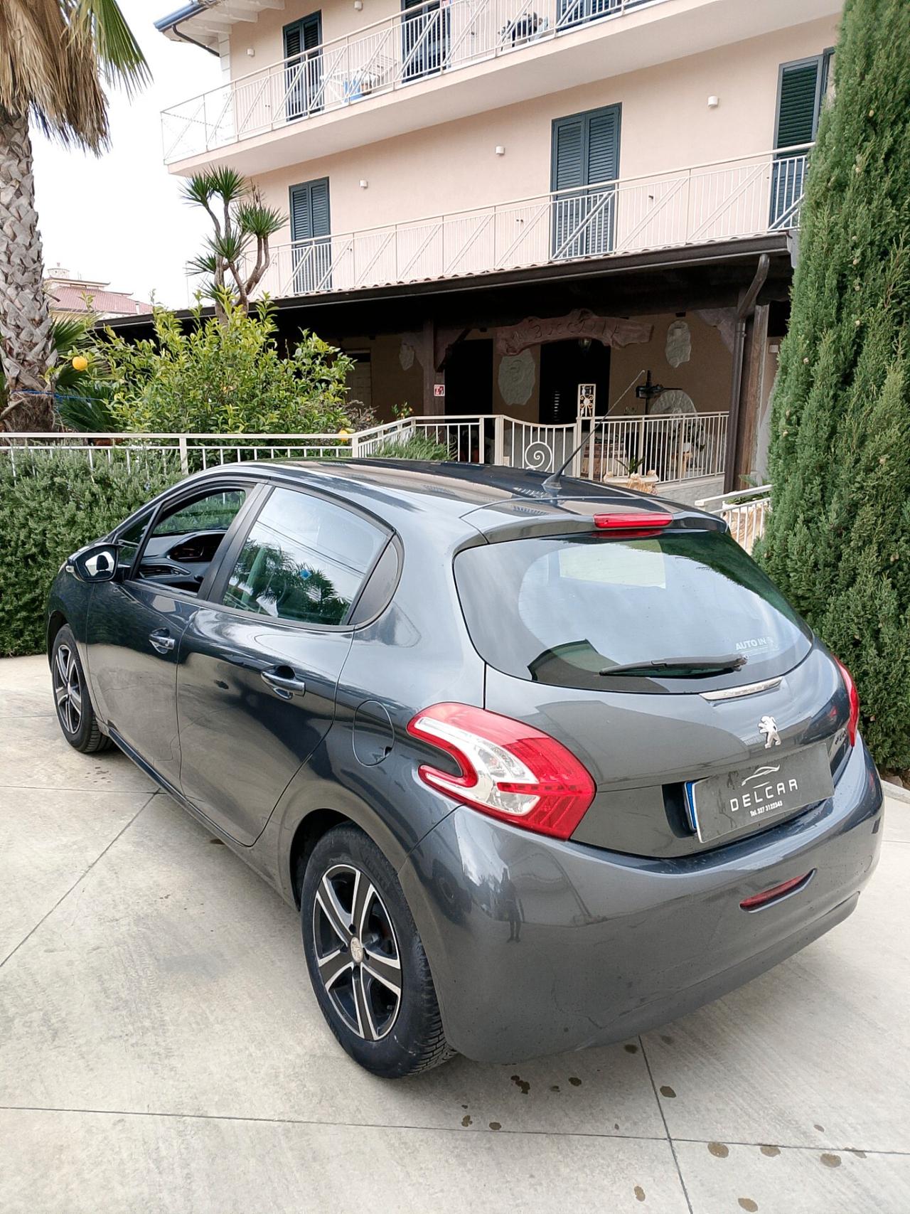 Peugeot 208 1.4 HDi 68 CV 5 porte Allure