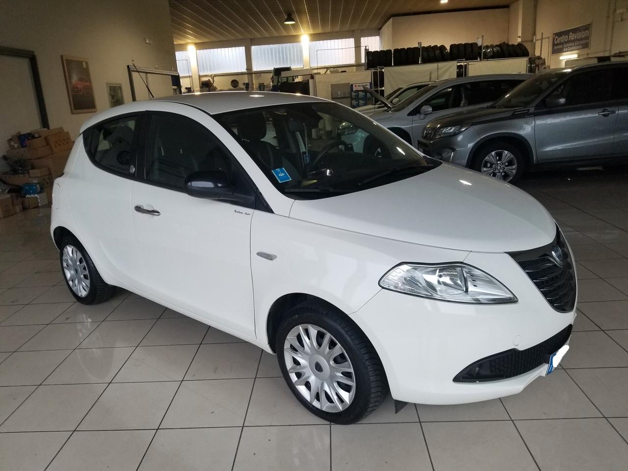 Lancia Ypsilon 1.2 69 CV 5 porte GPL Ecochic Silver