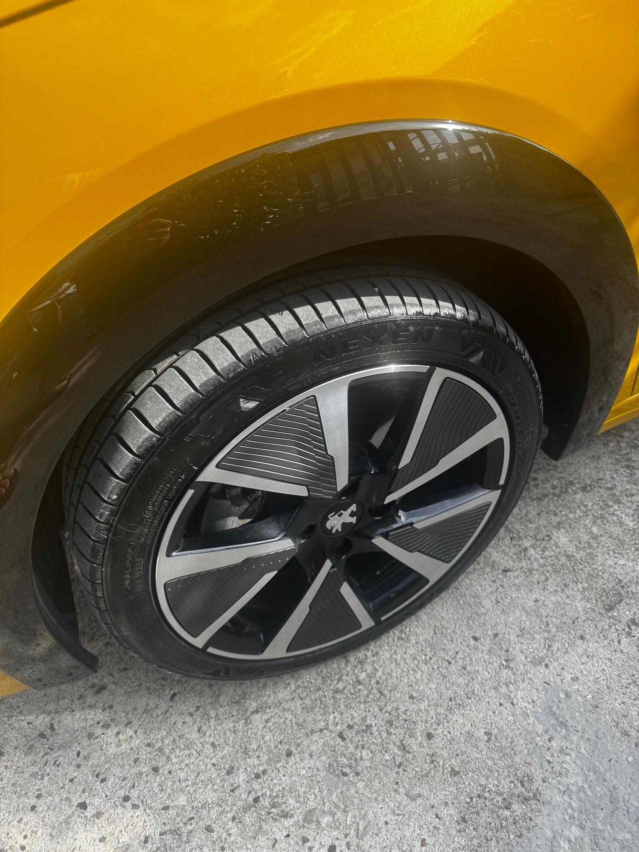 Peugeot 208 motore elettrico 136 CV 5 porte GT Pack