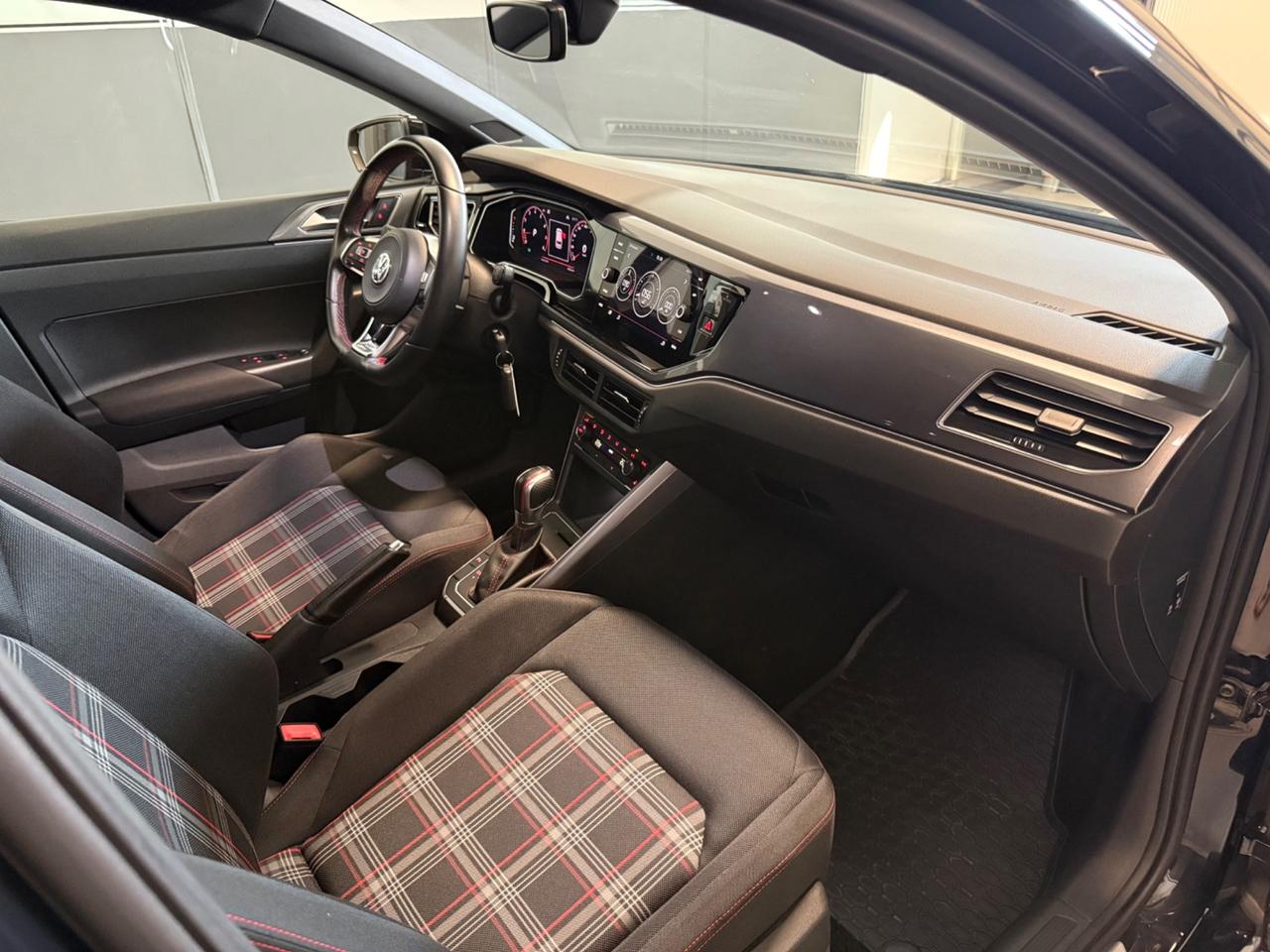 Volkswagen Polo 2.0 TSI GTI 200cv