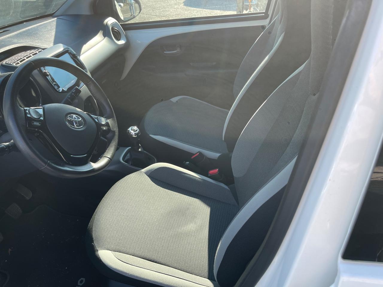 Toyota Aygo Connect 1.0 VVT-i 72 CV 5 porte x-clusiv