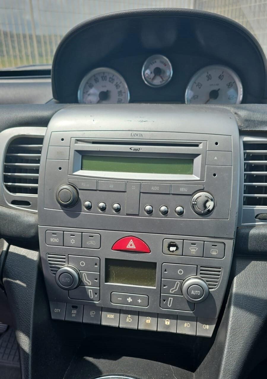 Lancia Ypsilon 1.3 MJT 105 CV Sport MomoDesign