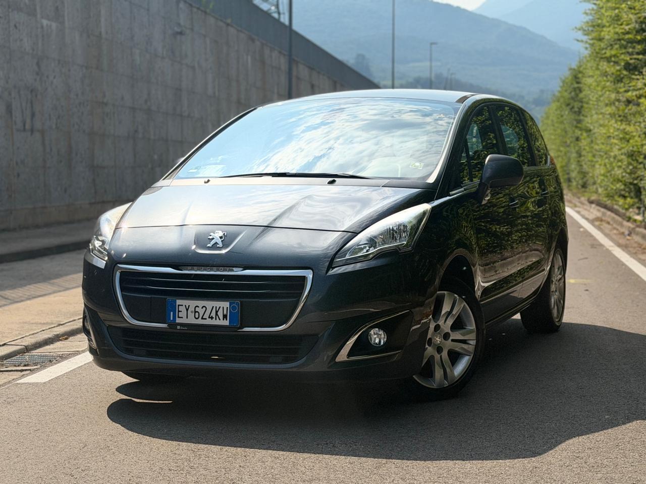 Peugeot 5008 1.6 HDI 115cv 7 POSTI
