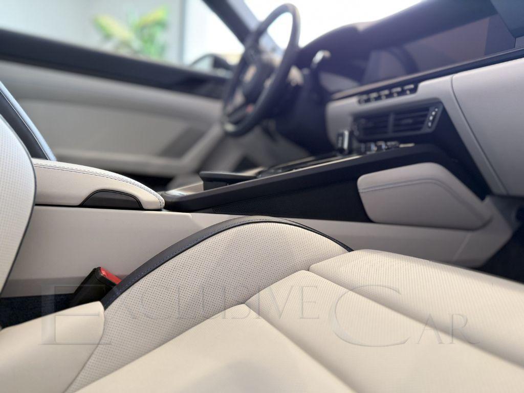 PORSCHE - 911 Cabrio - 911 Carrera 4 GTS Cabriolet