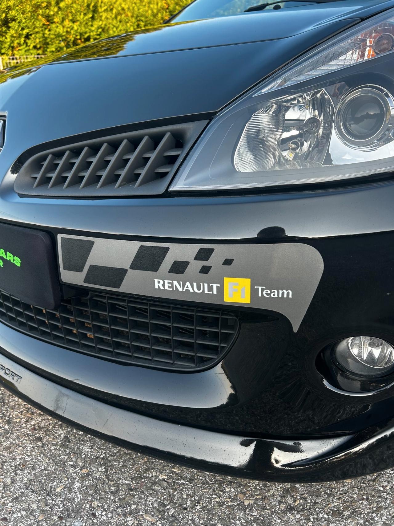 Renault Clio RS F1 Team R27