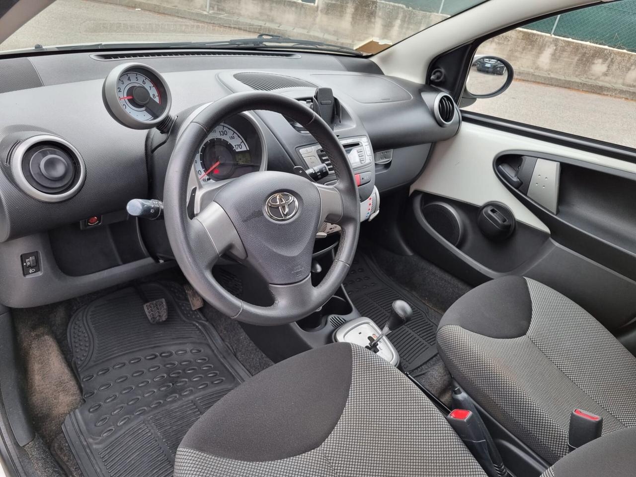 Toyota Aygo 1.0 12V VVT-i 5 porte Lounge Connect MMT