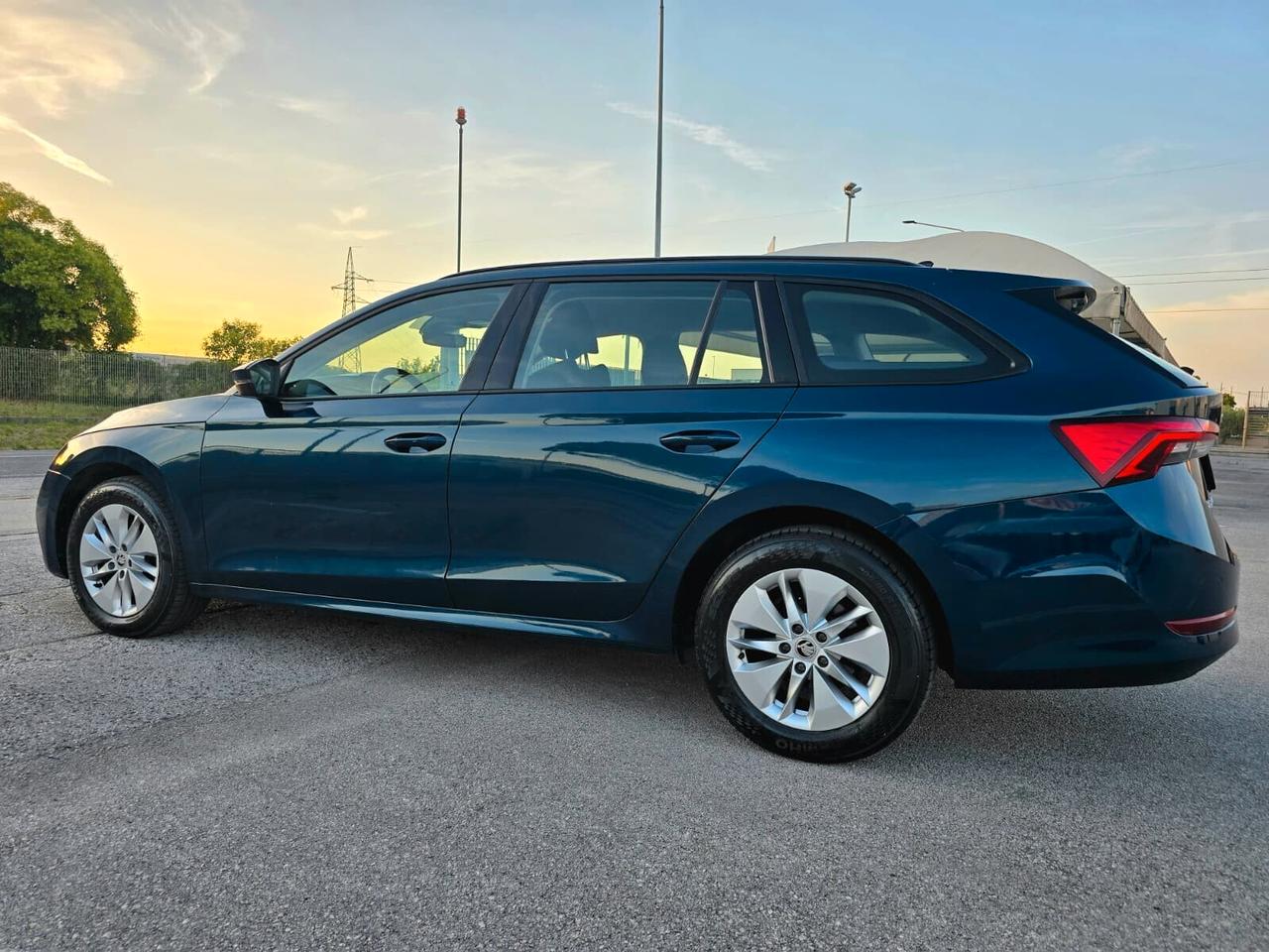 Skoda Octavia 2.0 TDI EVO SCR DSG Wagon Ambition