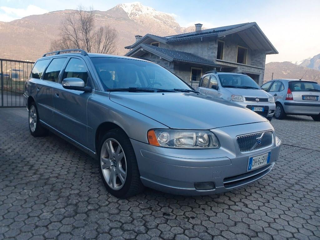 Volvo V70 2.4 D5 Sport AWD omologata 7 posti
