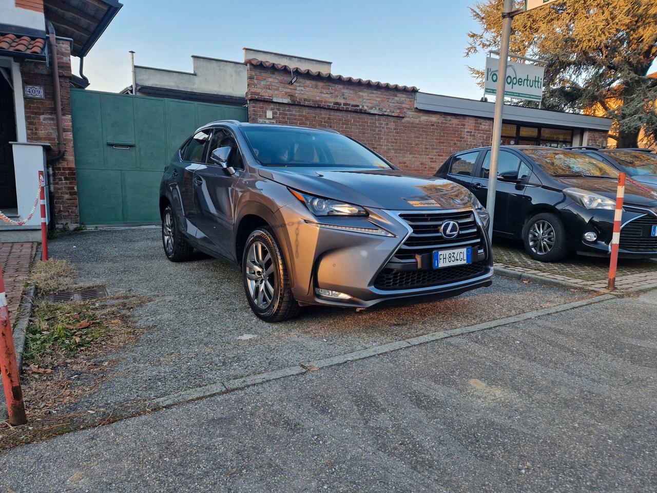 Lexus NX 300 hybrid 2.5 155CV AUTOMATICA, Telecamera, Sensori