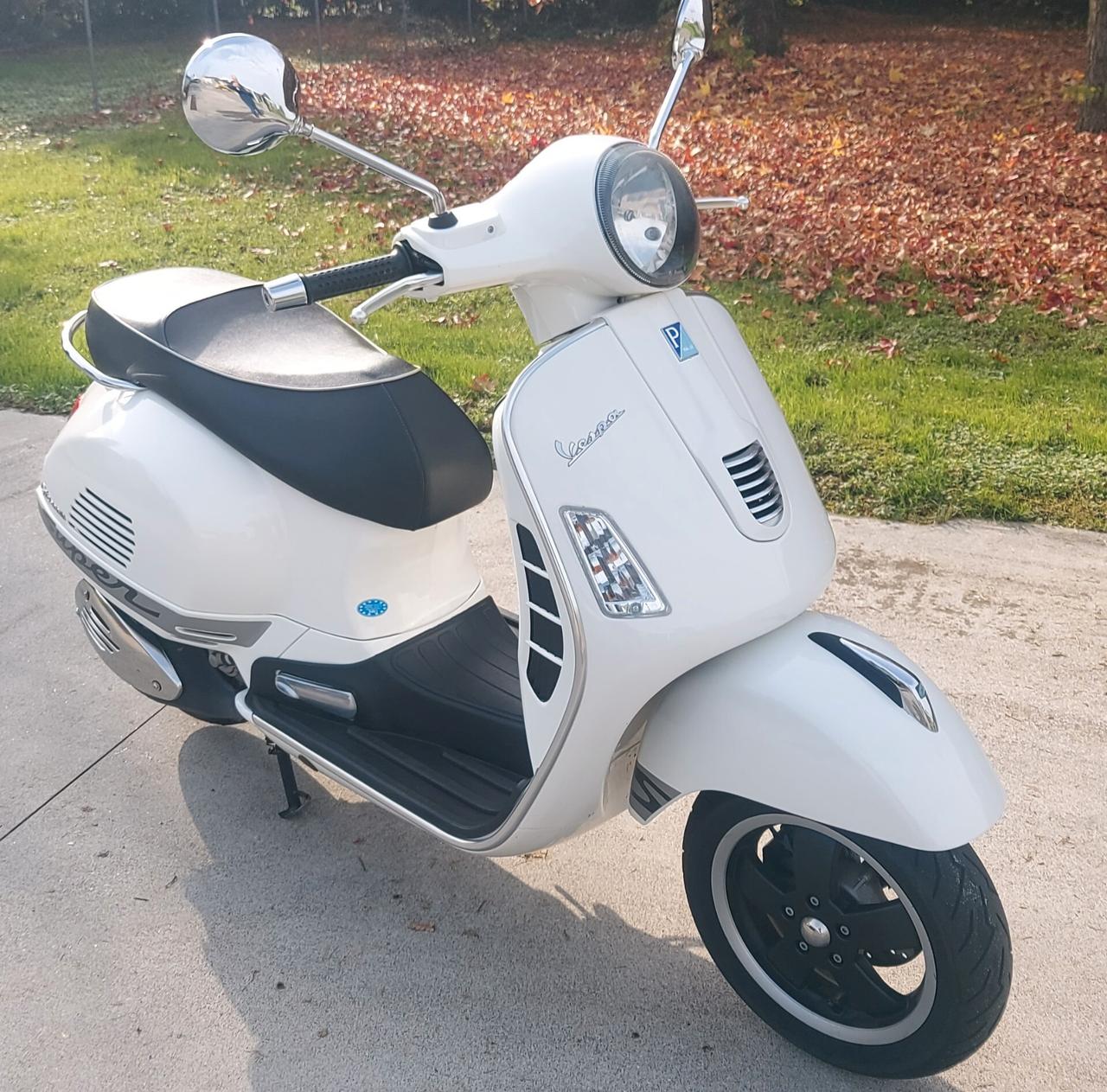 Piaggio Vespa 300 GTS Super