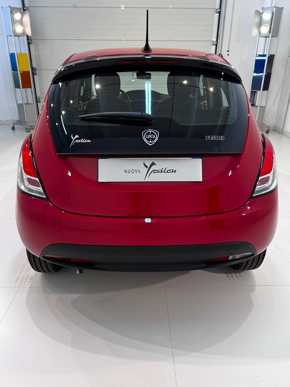 Lancia Ypsilon 1.0 FireFly 5 porte S&S Hybrid Silver