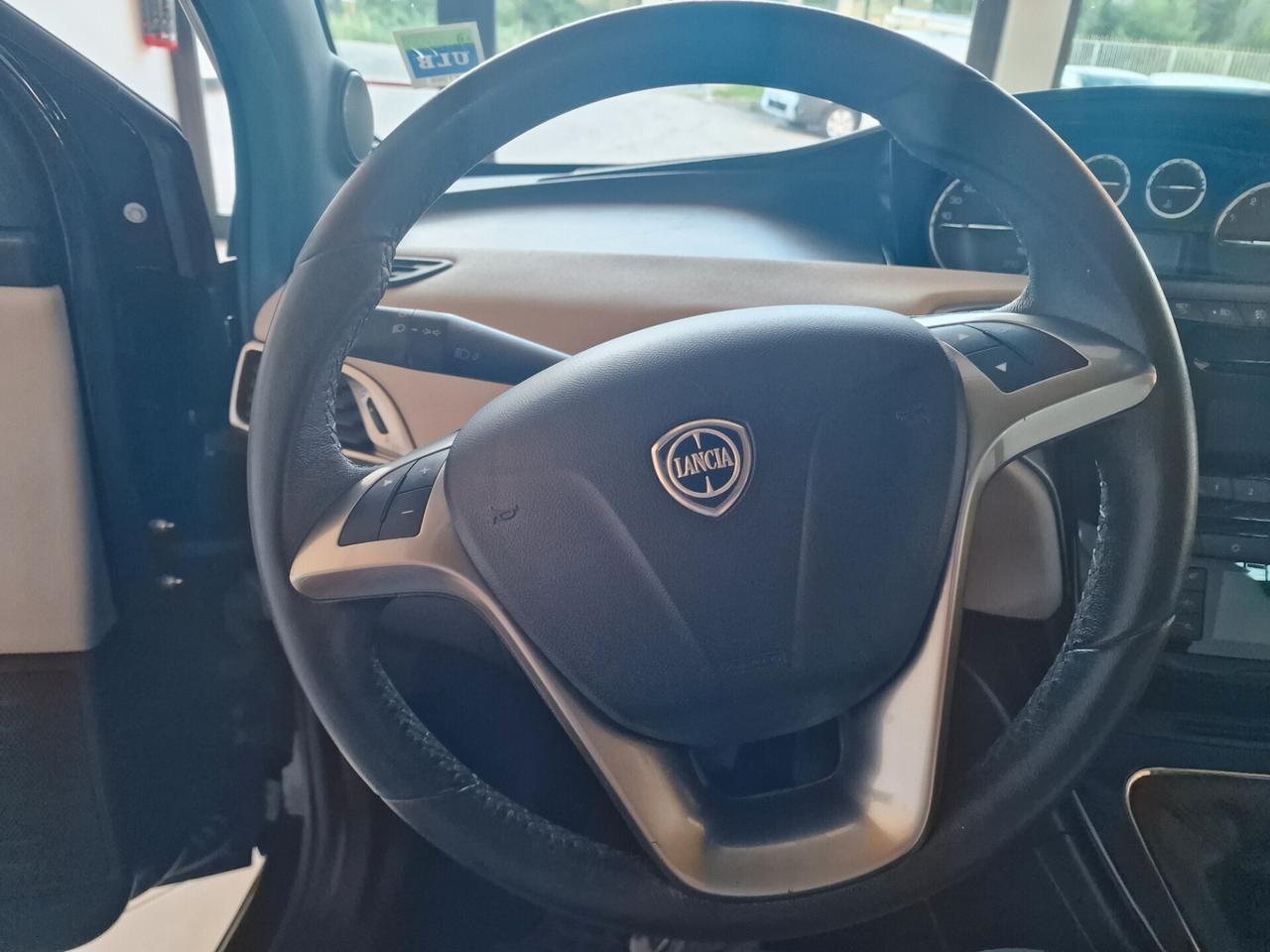 Lancia Ypsilon 1.2 69 CV 5 porte S&S Gold