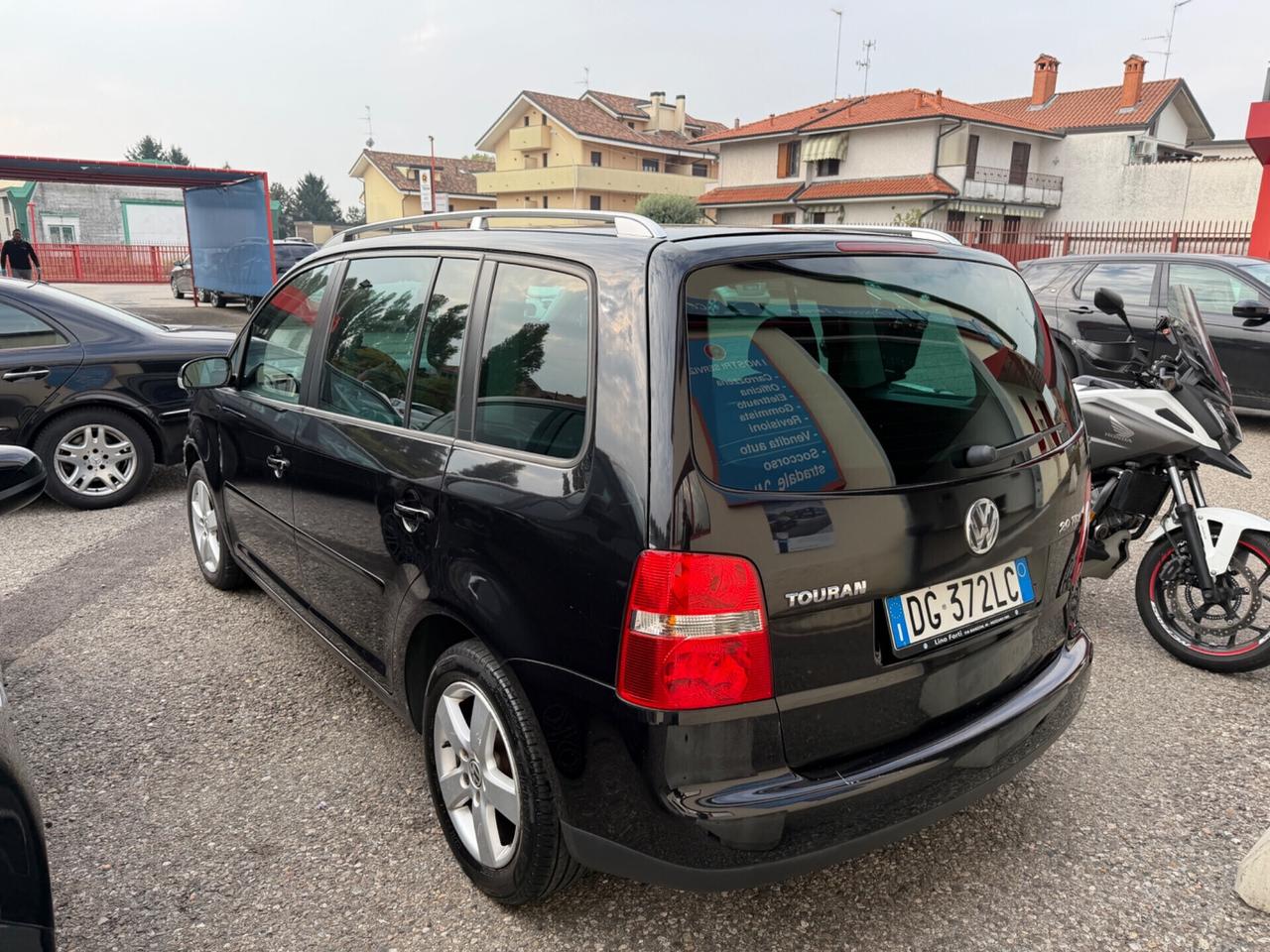 VW Touran 2.0 TDI 5-POSTI 6-MRCE FAMIGLIARE