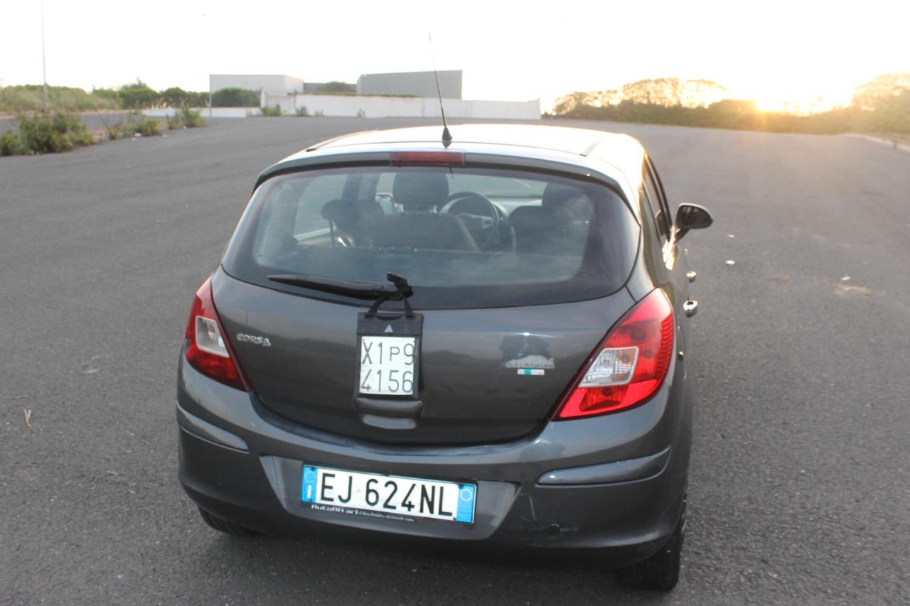 Opel Corsa 1.2 5 porte Cosmo