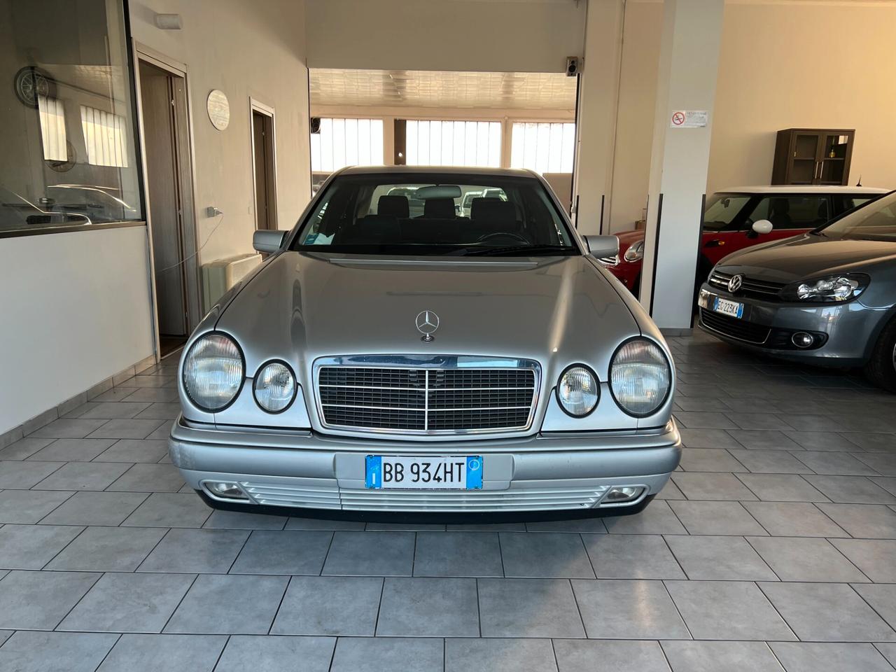 Mercedes-benz E 200 E 200 cat Elegance