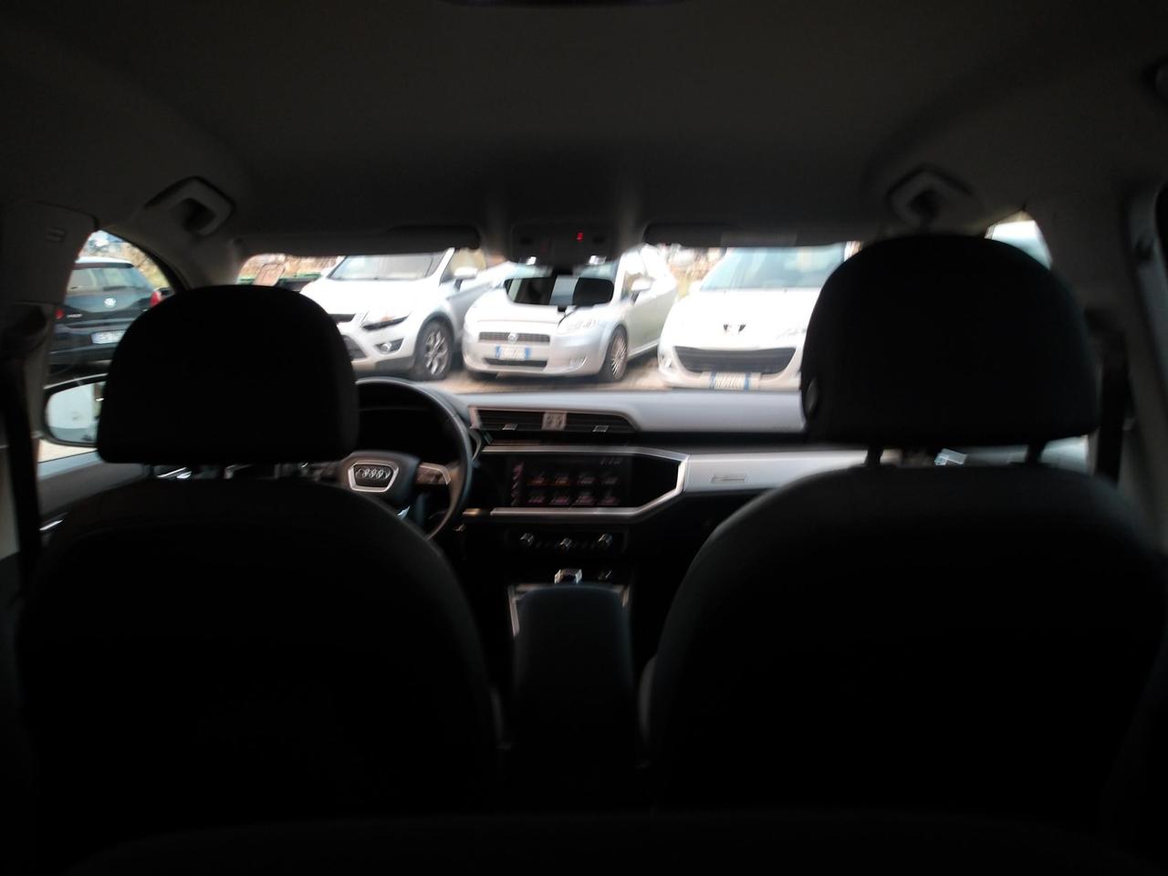 Audi Q3 35 2.0 tdi Business s-tronic