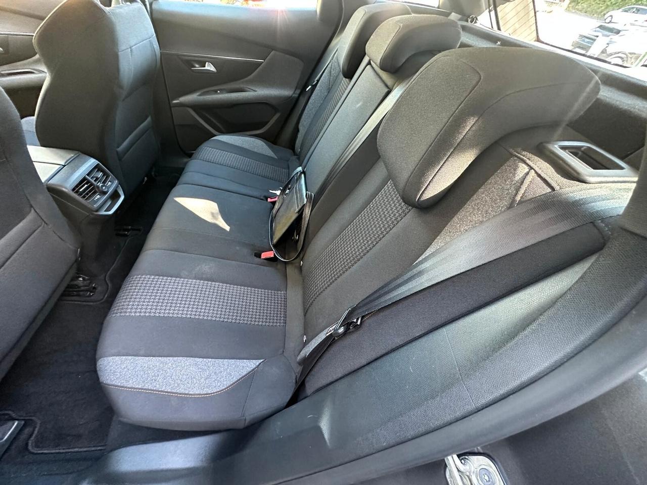 Peugeot 3008 BlueHDi 130 S&S EAT8 Active Business