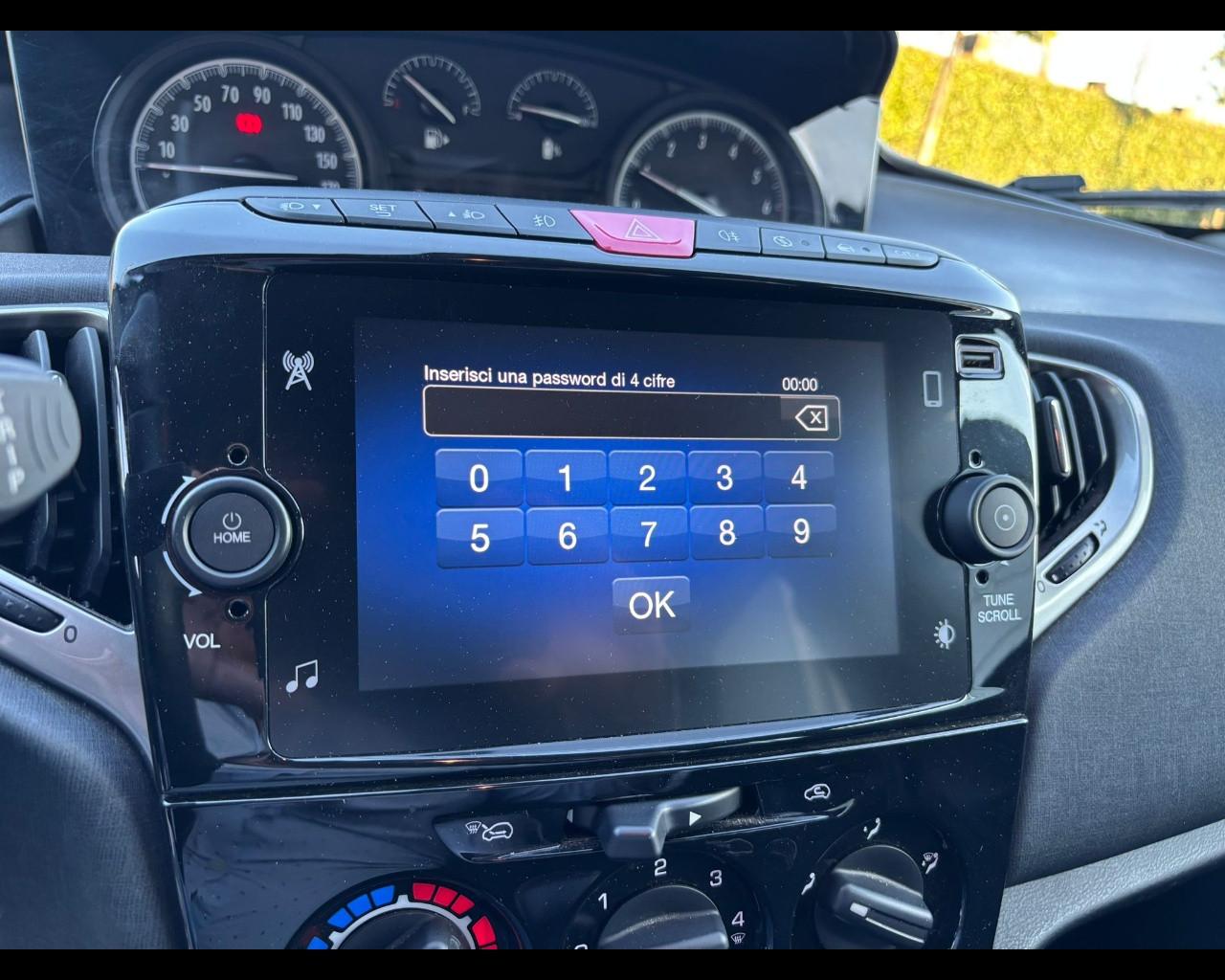 LANCIA Ypsilon III 2021 - Ypsilon 1.0 firefly hybrid Gold Plus s&s 70cv 5p.ti