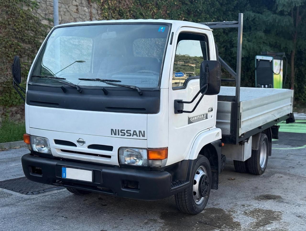 Nissan cabstar 2.5 diesel furgone aperto